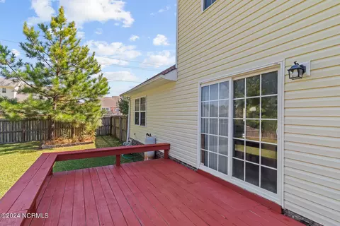 Exterior - 202 Gillespie Dr, Hubert, NC 28539 photo 3 of 9