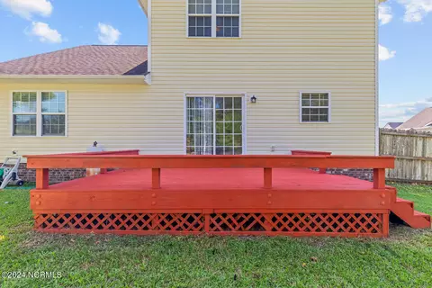 Exterior - 202 Gillespie Dr, Hubert, NC 28539 photo 6 of 9
