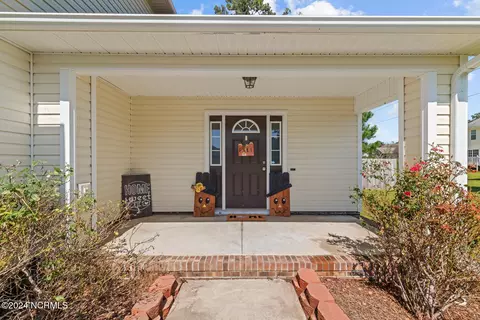 Exterior - 202 Gillespie Dr, Hubert, NC 28539 photo 1 of 9