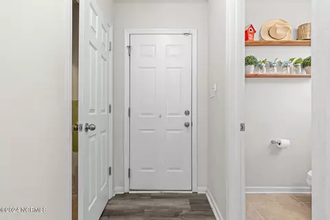Entry Way - 202 Gillespie Dr, Hubert, NC 28539 photo 5 of 8