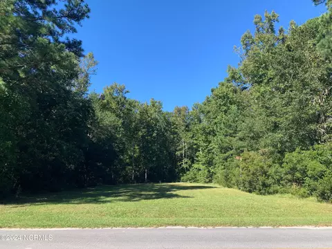 453 Village Dr, Beaufort, NC 28516