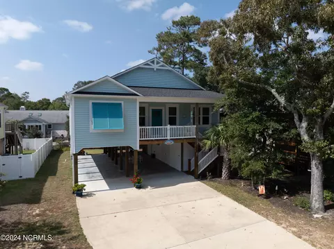 221 NE 35th St, Oak Island, NC 28465