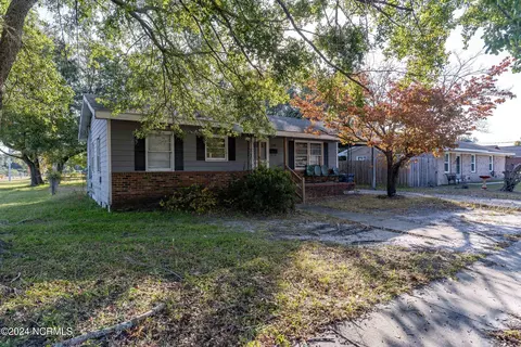 1326 N 7th St, Wilmington, NC 28401