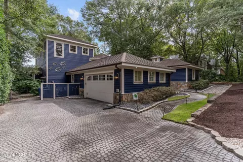 1241 Arboretum Dr, Wilmington, NC 28405
