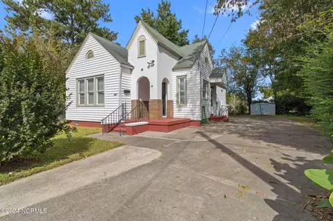 802 Parkview Dr, Elizabeth City, NC 27909