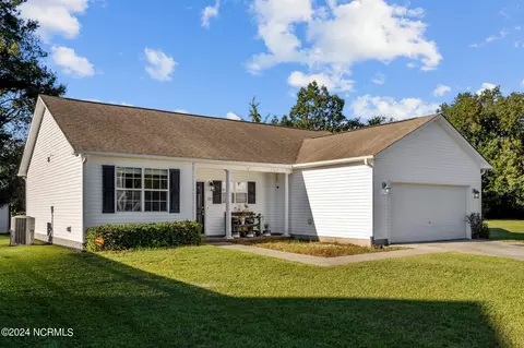 121 Briar Hollow Dr, Jacksonville, NC 28540