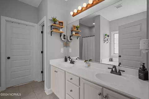 Bath - 80 Ransom Dr, Hampstead, NC 28443 photo 1 of 3