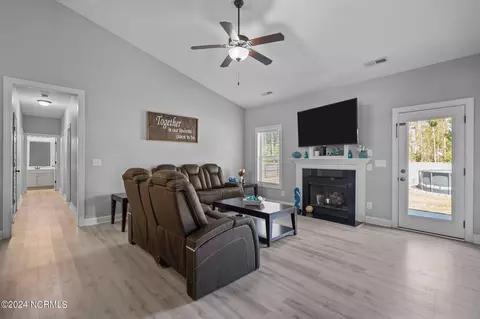 Entry Way - 80 Ransom Dr, Hampstead, NC 28443 photo 5 of 6