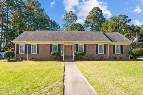 1804 Oxford Rd, Kinston, NC 28504