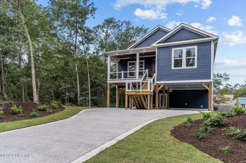 105 NW 28th St, Oak Island, NC 28465