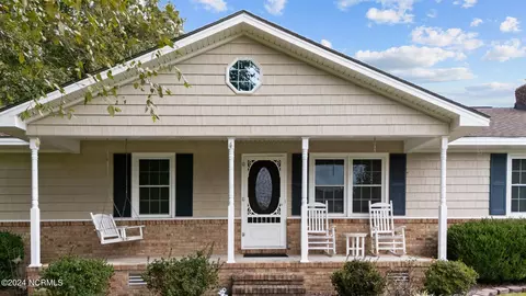 309 Cedar Ln, Washington, NC 27889