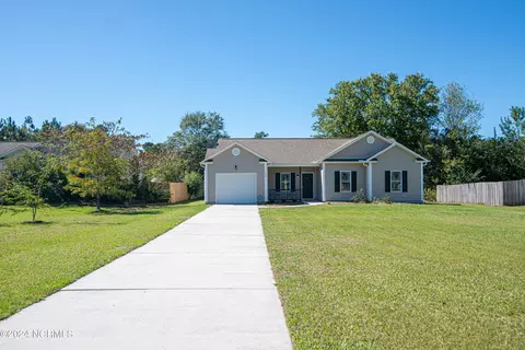 114 Boysenberry Fields Rd, Maple Hill, NC 28454