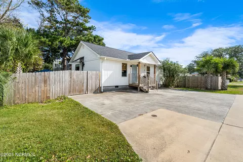 318 Charlotte Ave, Carolina Beach, NC 28428