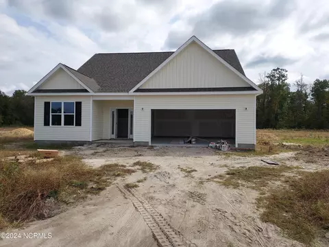 636 Bright Harvest Dr, Maysville, NC 28555