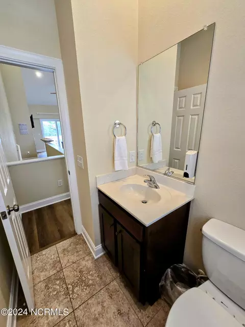 Bath - 1111 Cambridge Rd #308 B, Kill Devil Hills, NC 27948 photo 1 of 4