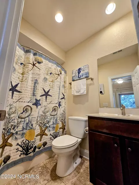 Bath - 1111 Cambridge Rd #308 B, Kill Devil Hills, NC 27948 photo 2 of 4