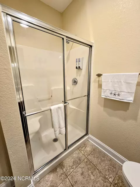 Bath - 1111 Cambridge Rd #308 B, Kill Devil Hills, NC 27948 photo 3 of 4