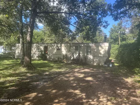 316 Queens Rd, Hubert, NC 28539