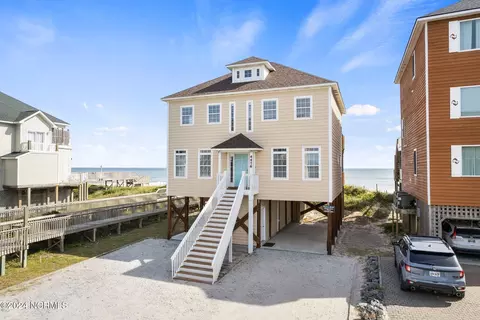 4476 Island Dr, North Topsail Beach, NC 28460