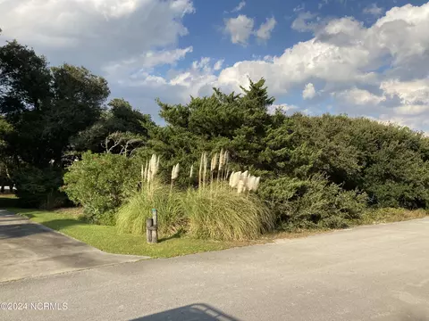 105 Oak Forest Ln, Atlantic Beach, NC 28512