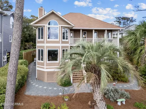 114 SW 21st St, Oak Island, NC 28465