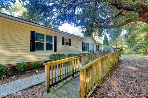 33 N Burning Tree Dr, Hampstead, NC 28443 photo 3
