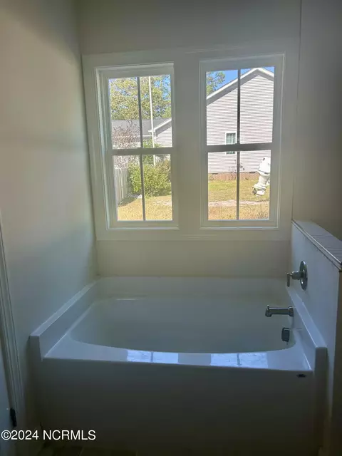 Bath - 331 Masters Ln # -A, Hampstead, NC 28443 photo 2 of 7
