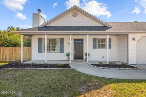 Exterior - 504 Nutfield Dr, Hubert, NC 28539 photo 1 of 9
