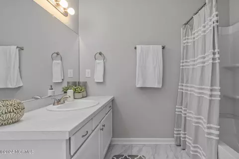 Bath - 504 Nutfield Dr, Hubert, NC 28539 photo 5 of 5
