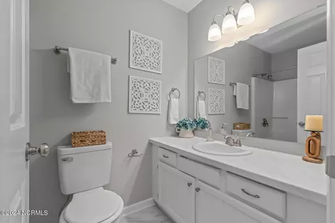 Bath - 504 Nutfield Dr, Hubert, NC 28539 photo 2 of 5