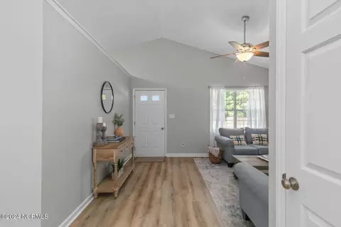 Entry Way - 504 Nutfield Dr, Hubert, NC 28539 photo 1 of 4