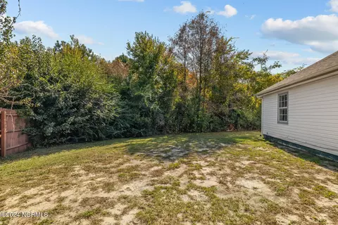 Exterior - 504 Nutfield Dr, Hubert, NC 28539 photo 9 of 9