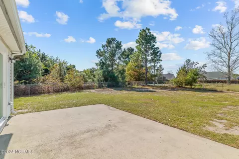 Exterior - 504 Nutfield Dr, Hubert, NC 28539 photo 3 of 9