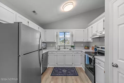 Kitchen - 504 Nutfield Dr, Hubert, NC 28539 photo 2 of 2