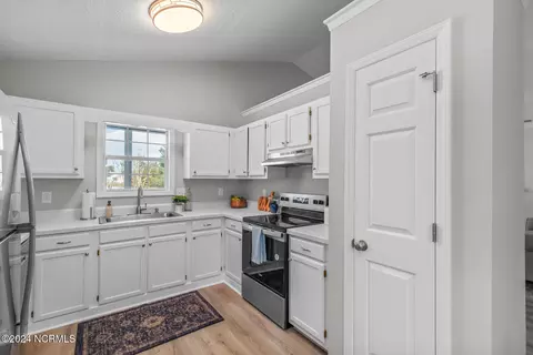 Kitchen - 504 Nutfield Dr, Hubert, NC 28539 photo 1 of 2