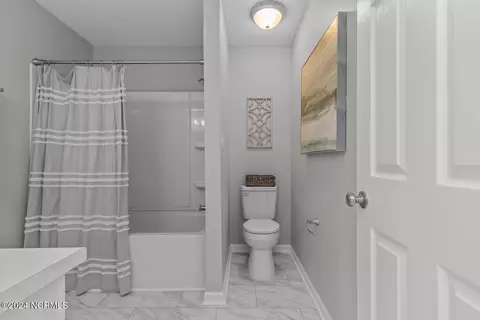 Bath - 504 Nutfield Dr, Hubert, NC 28539 photo 3 of 5