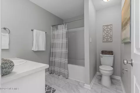 Bath - 504 Nutfield Dr, Hubert, NC 28539 photo 4 of 5
