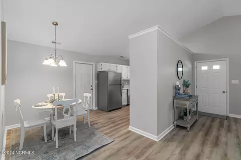 Entry Way - 504 Nutfield Dr, Hubert, NC 28539 photo 3 of 4