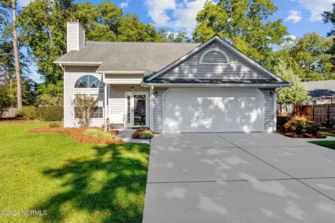 624 Jimmies Creek Dr, New Bern, NC 28562