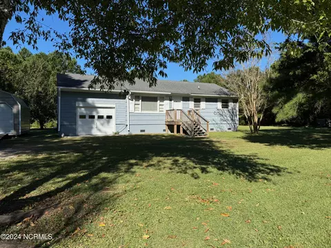 195 Arrington Dr, Beaufort, NC 28516