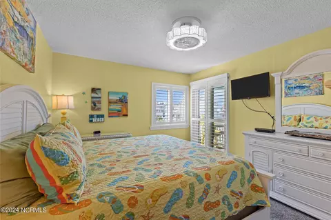 Bedroom - 301 E Commerce Way Rd #351, Atlantic Beach, NC 28512 photo 6 of 6