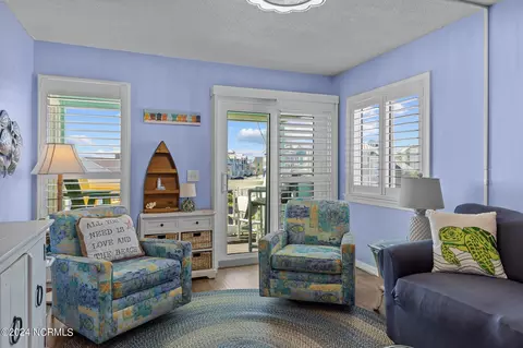 Living - 301 E Commerce Way Rd #351, Atlantic Beach, NC 28512 photo 3 of 5