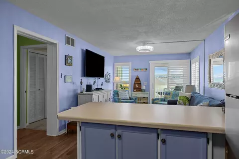 Kitchen - 301 E Commerce Way Rd #351, Atlantic Beach, NC 28512 photo 2 of 5
