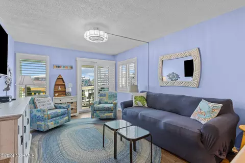 Living - 301 E Commerce Way Rd #351, Atlantic Beach, NC 28512 photo 1 of 5