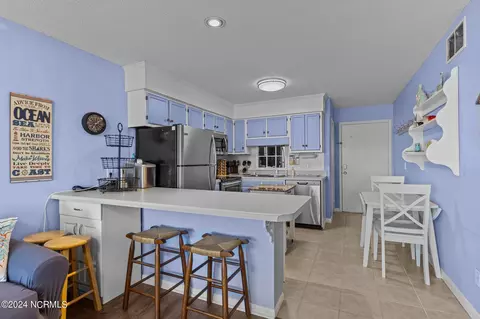 Kitchen - 301 E Commerce Way Rd #351, Atlantic Beach, NC 28512 photo 5 of 5