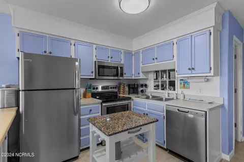 Kitchen - 301 E Commerce Way Rd #351, Atlantic Beach, NC 28512 photo 3 of 5