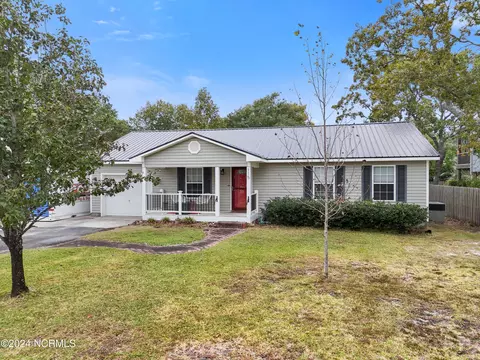 115 NE 8th St, Oak Island, NC 28465