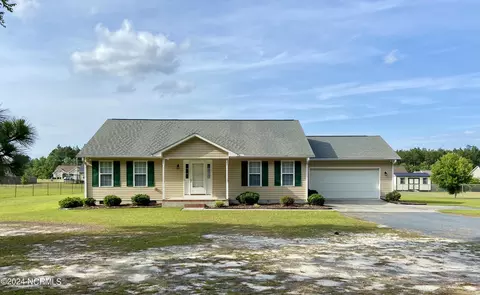 425 W Denny Ave, Pinebluff, NC 28373