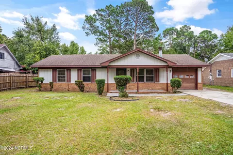 4878 Berkley Dr, Wilmington, NC 28405