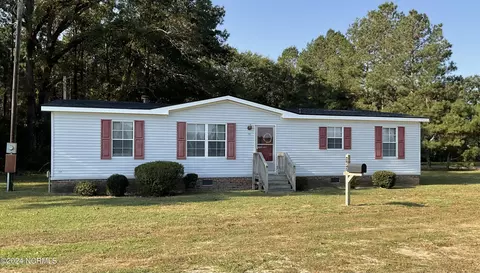 157 Dollie Ln, Albertson, NC 28508